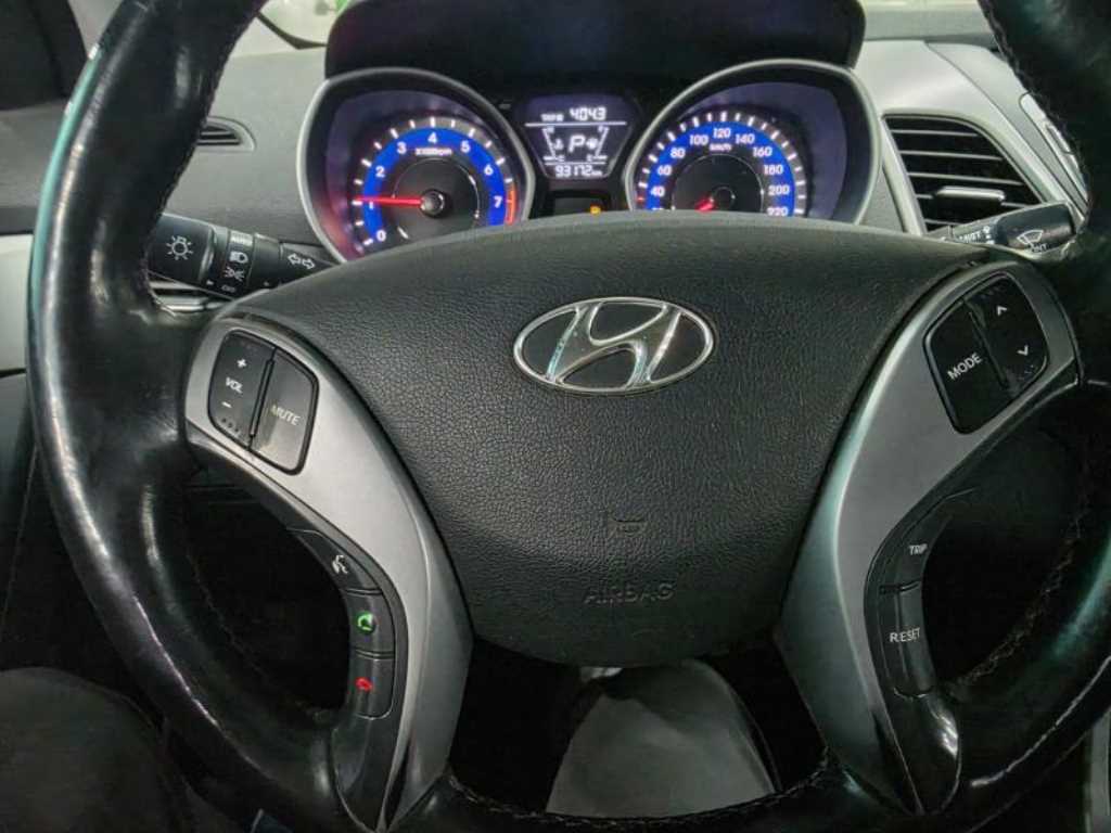 HYUNDAI Avante - Vista 9