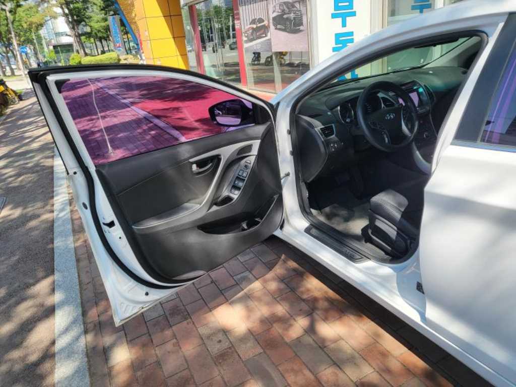 HYUNDAI Avante - Vista 4