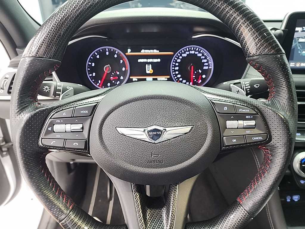 Genesis G70 - Vista 9