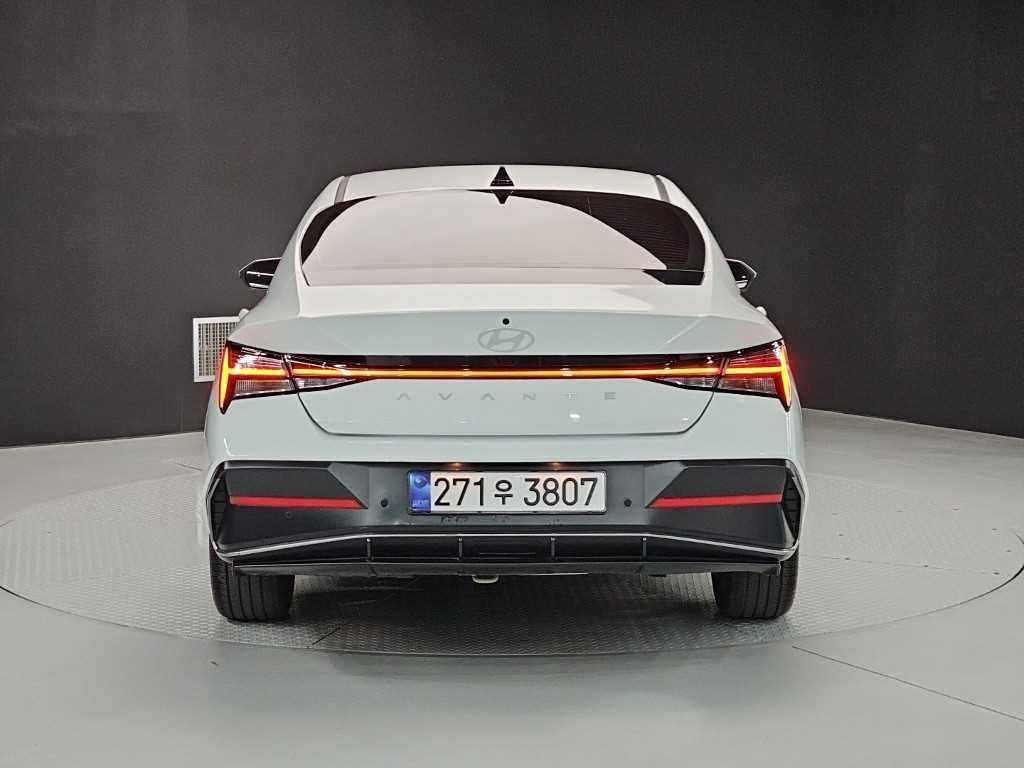 HYUNDAI Avante - Vista 3