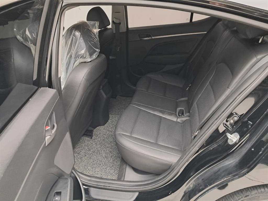 HYUNDAI Avante - Vista 12