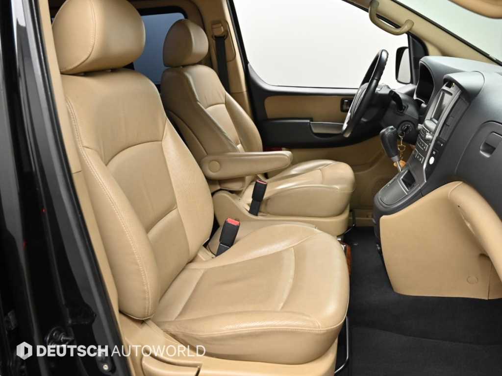 HYUNDAI Starex - Vista 10