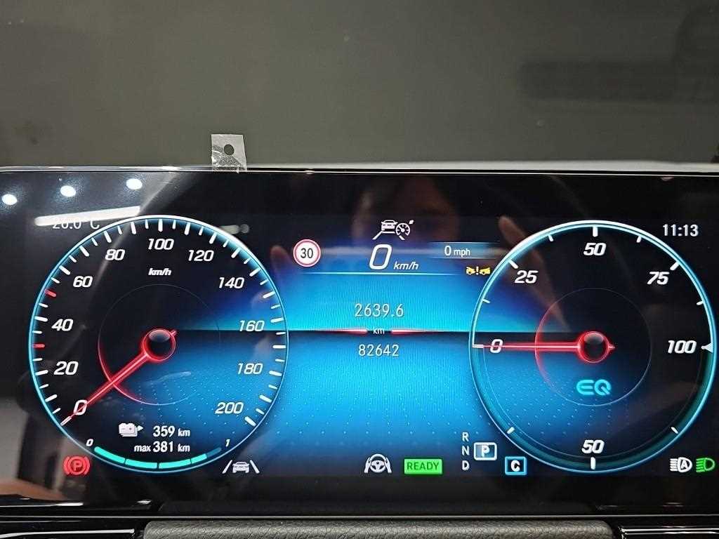 Mercedes Benz EQA - Vista 6