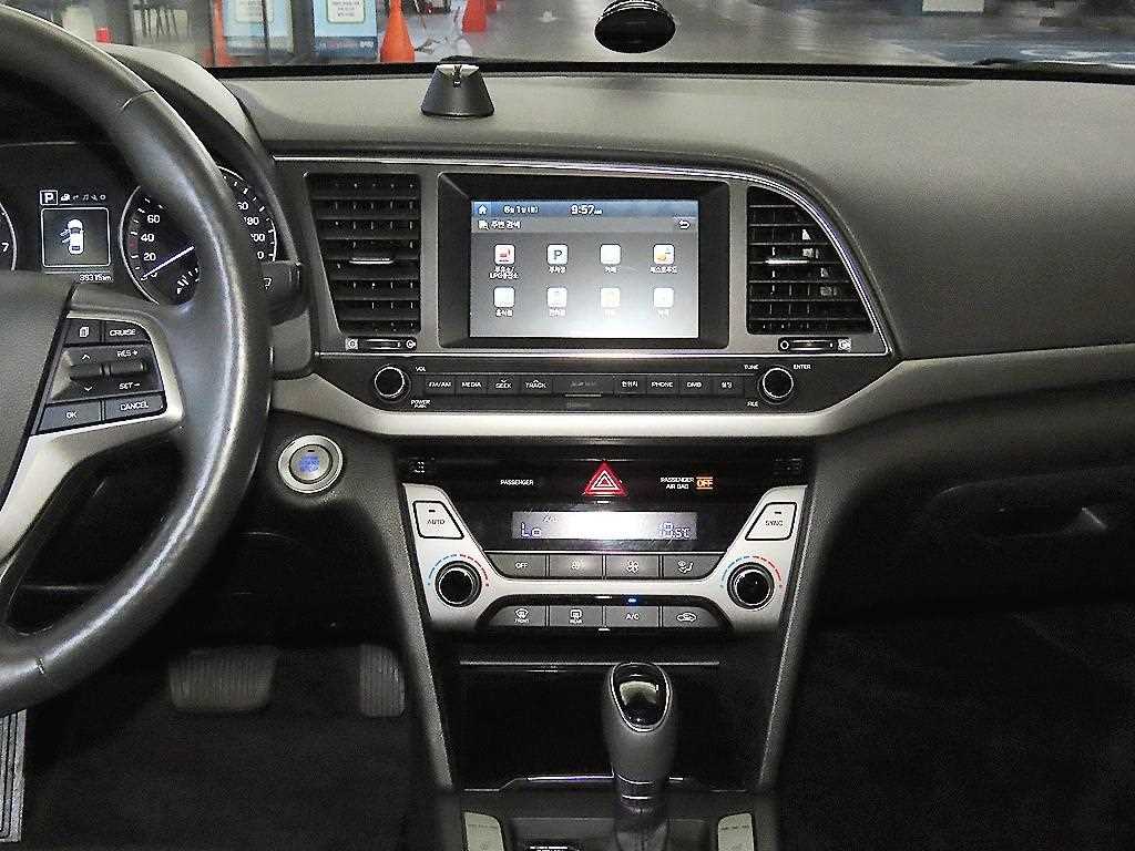 HYUNDAI Avante - Vista 11