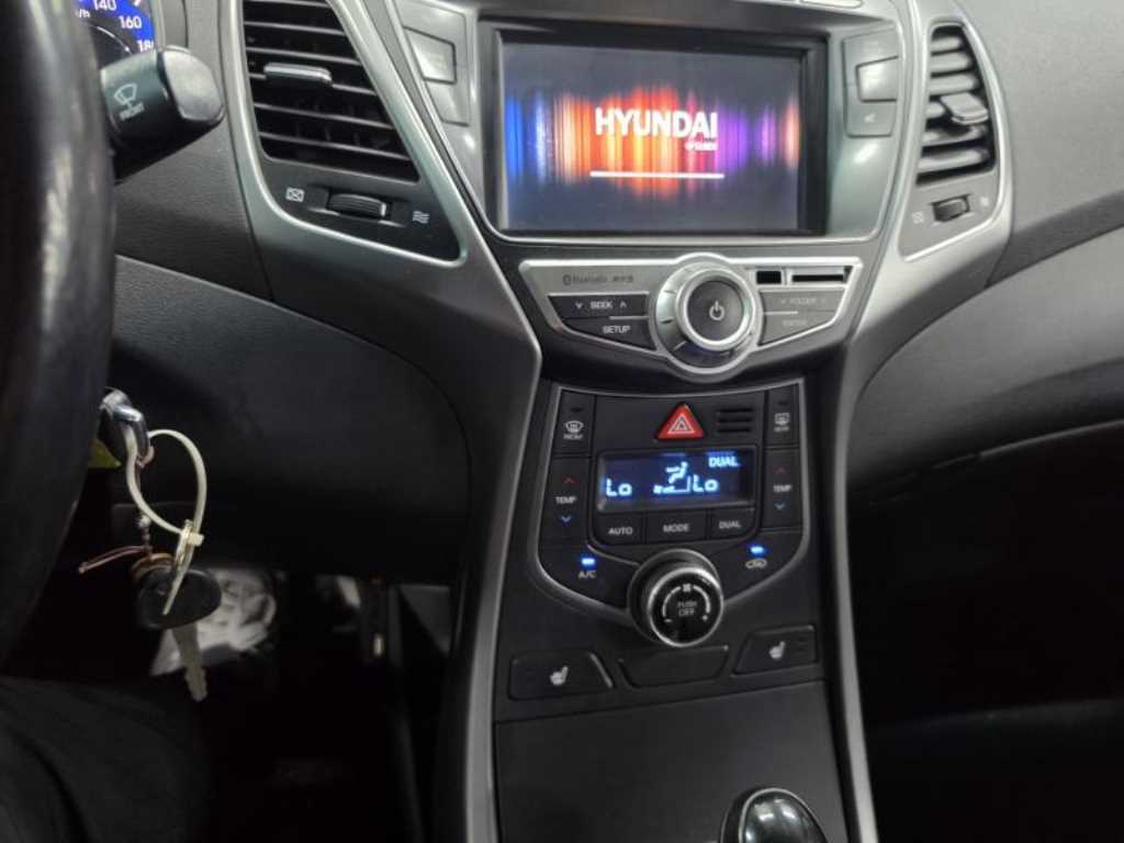 HYUNDAI Avante - Vista 8