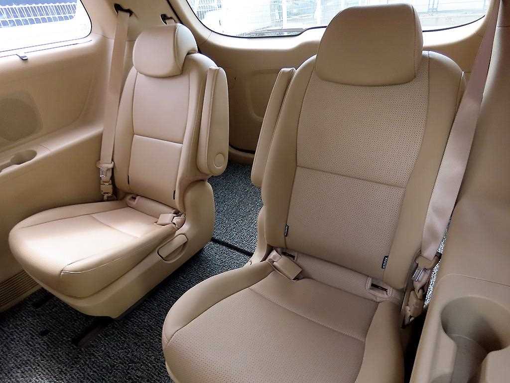 KIA Carnival - Vista 7