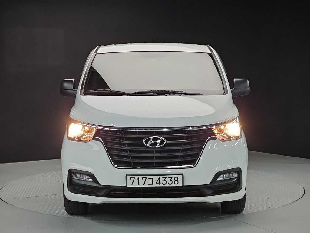 HYUNDAI Starex - Vista 2