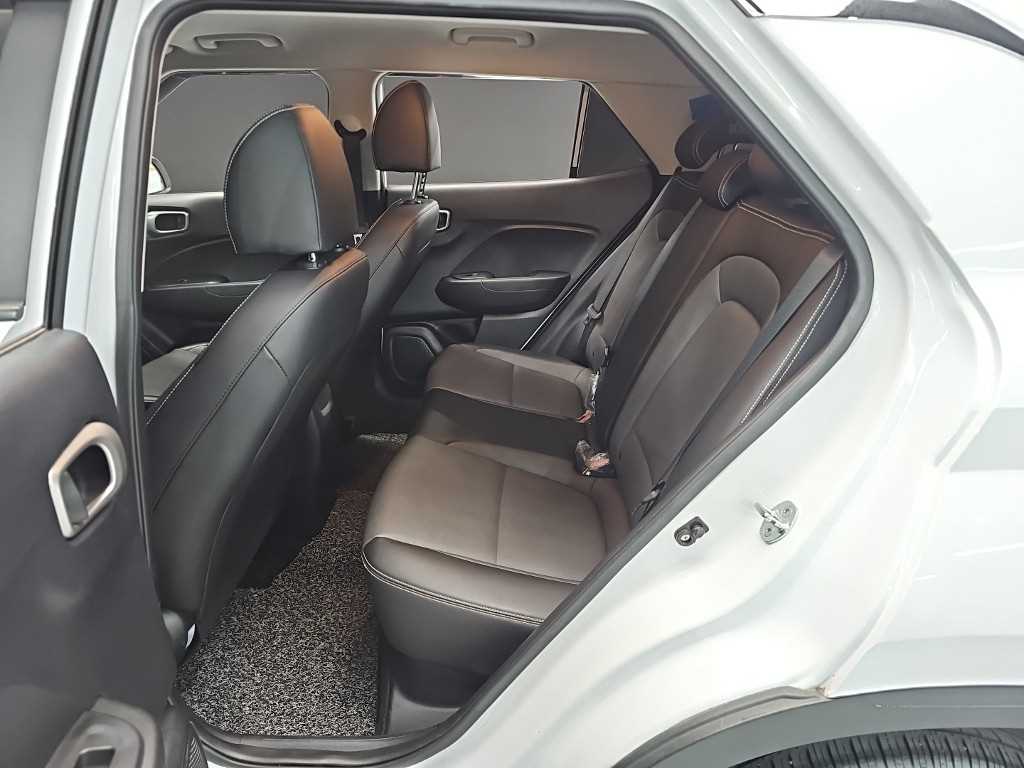 HYUNDAI Venue - Vista 12