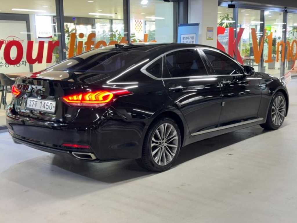 HYUNDAI Genesis - Vista 4