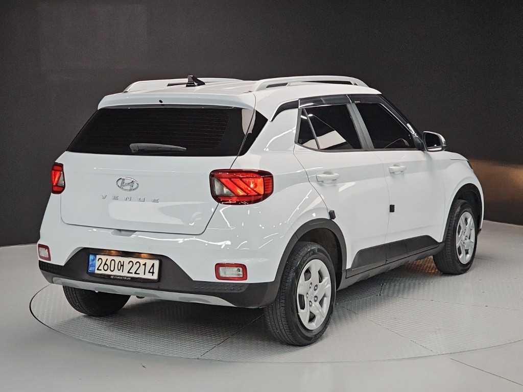 HYUNDAI Venue - Vista 4