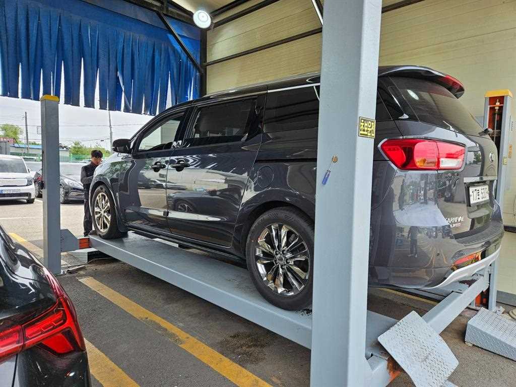 KIA Carnival - Vista 5