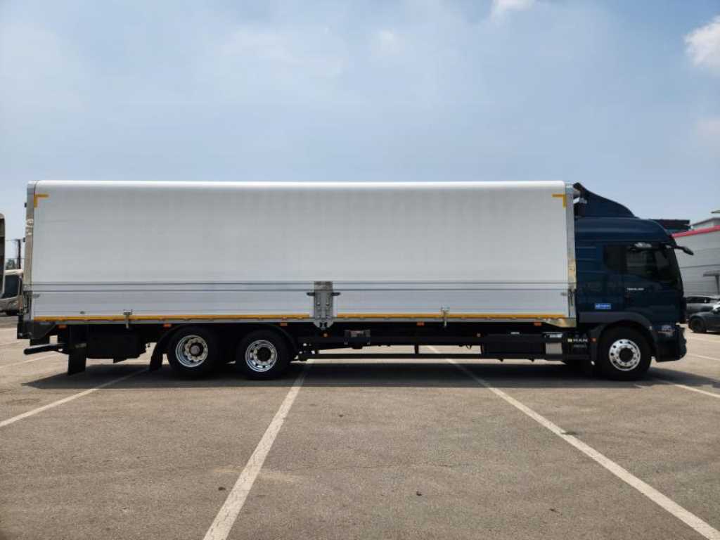 medium and large cargo truck - Vista 8