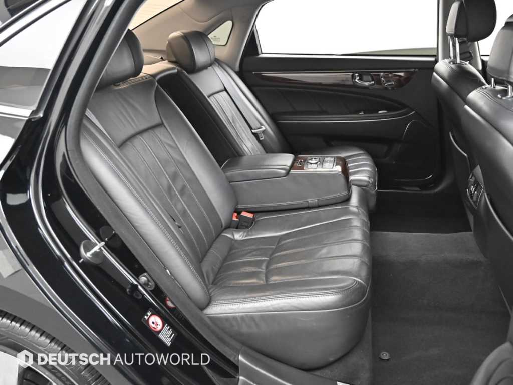 HYUNDAI Equus - Vista 12