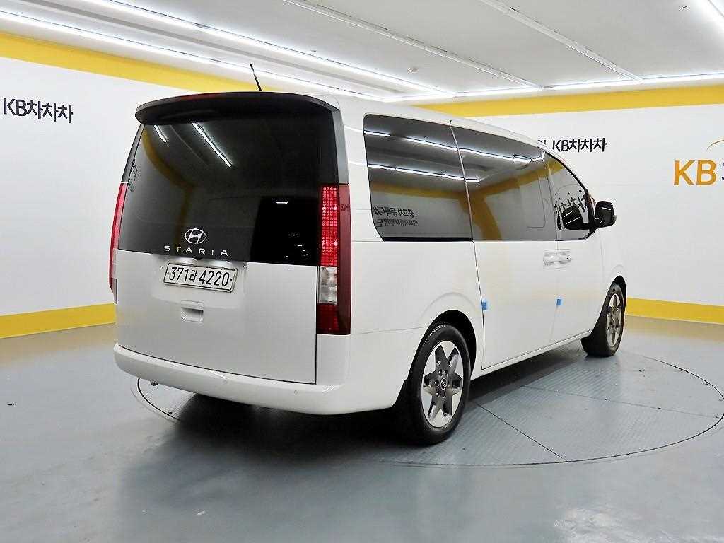 HYUNDAI Staria - Vista 4