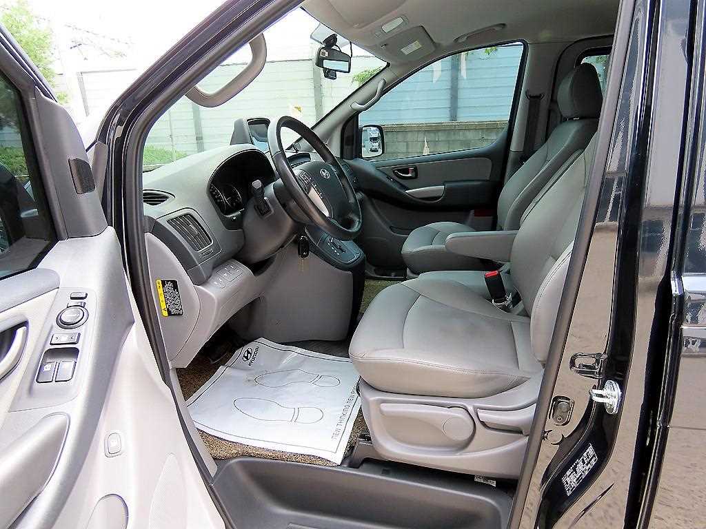 HYUNDAI Starex - Vista 5