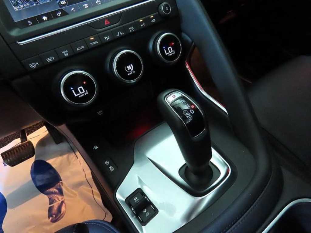 Jaguar E-PACE - Vista 12