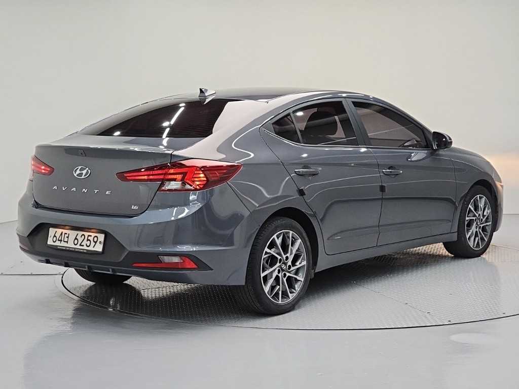 HYUNDAI Avante - Vista 4