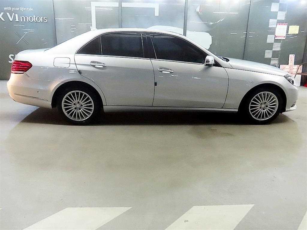 Mercedes Benz E class - Vista 3