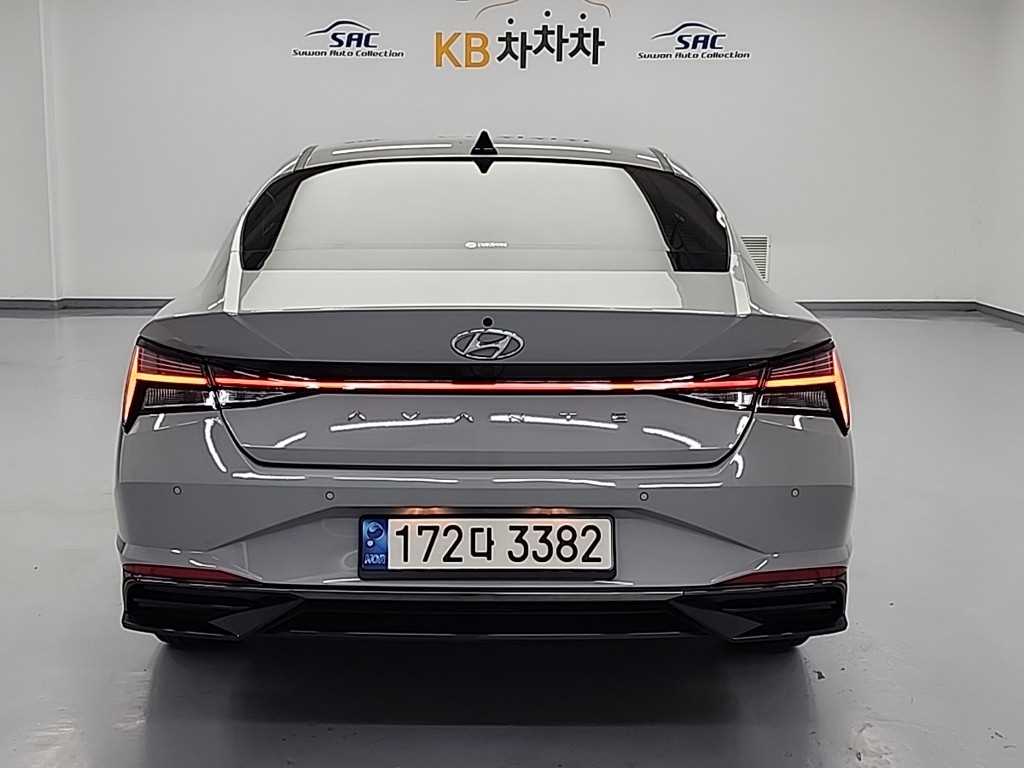 HYUNDAI Avante - Vista 3