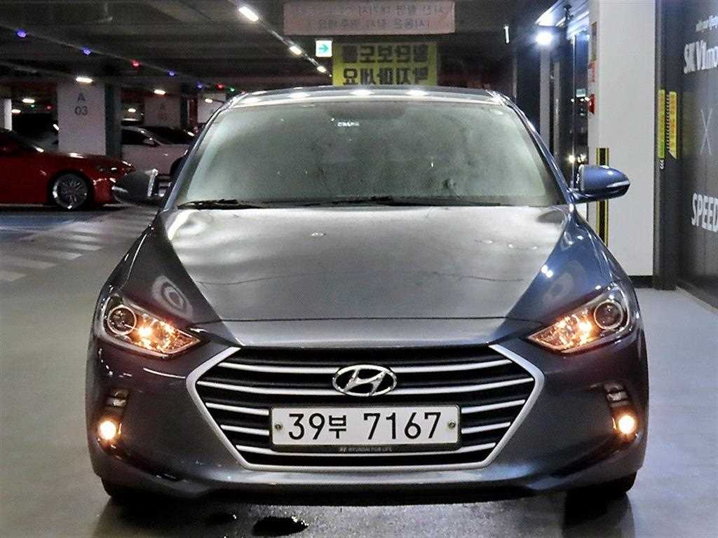 HYUNDAI Avante - Vista 2