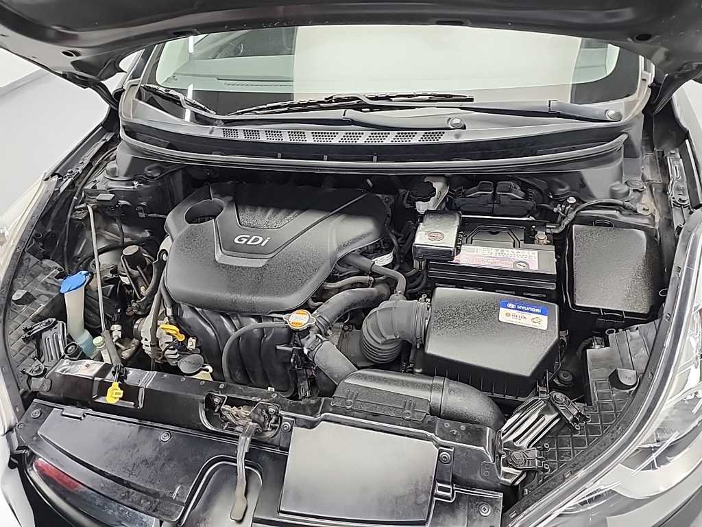 HYUNDAI Avante - Vista 5