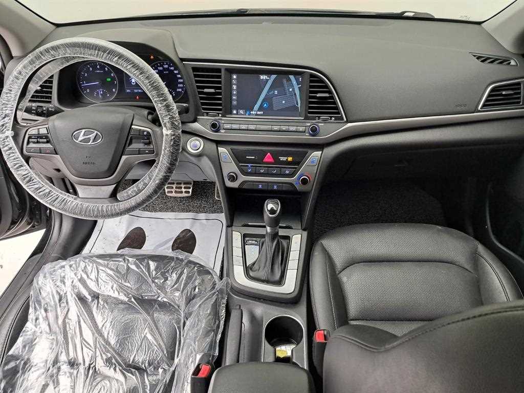 HYUNDAI Avante - Vista 6