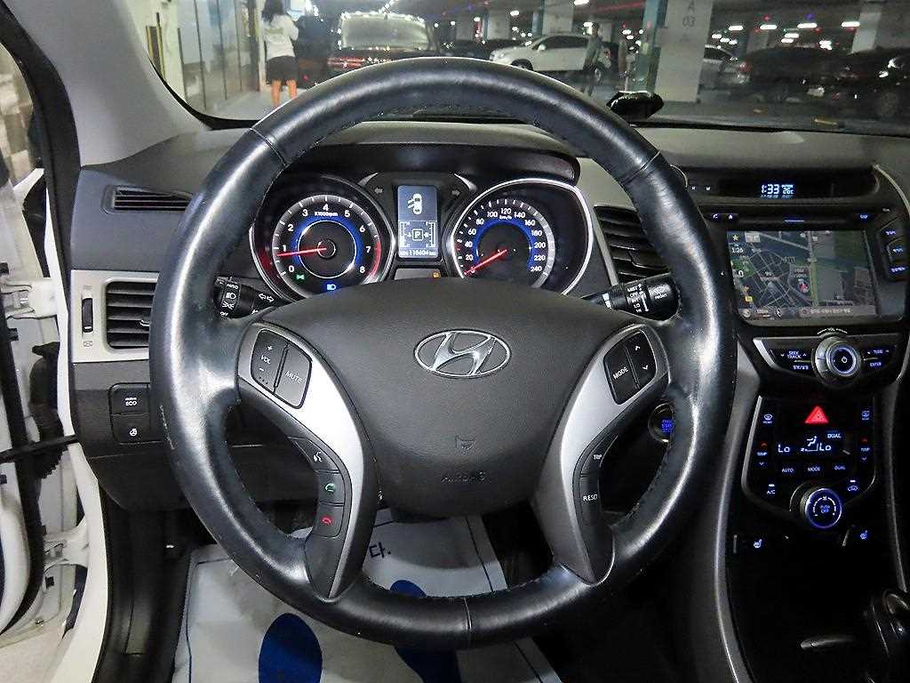 HYUNDAI Avante - Vista 8
