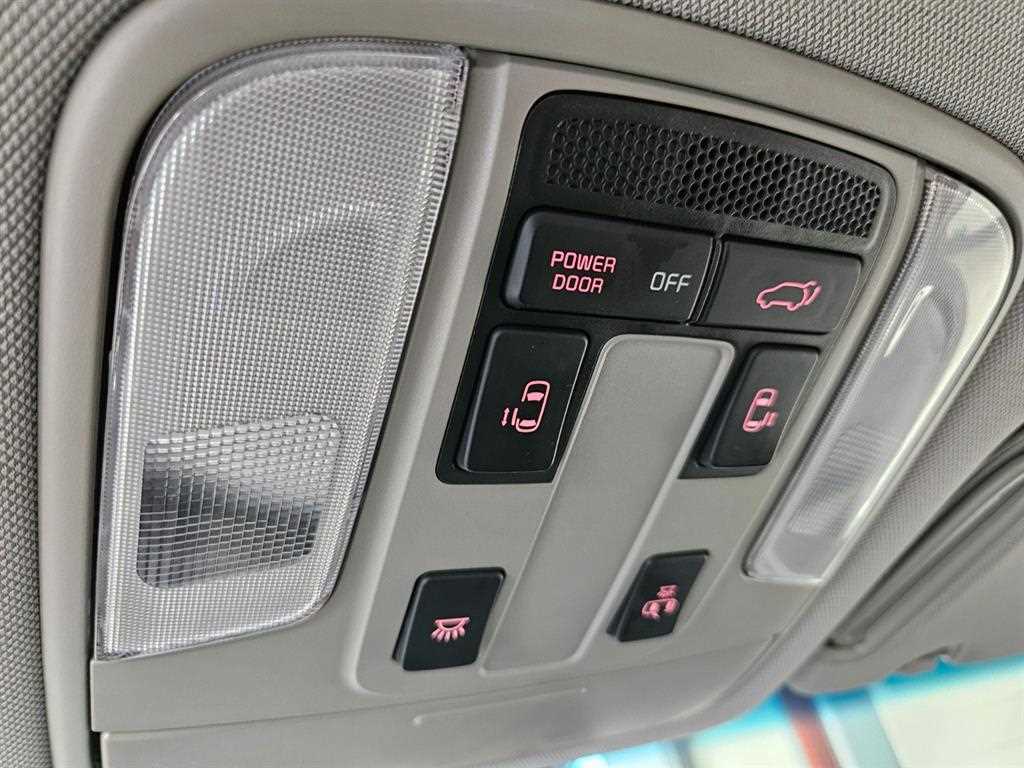 KIA Carnival - Vista 11