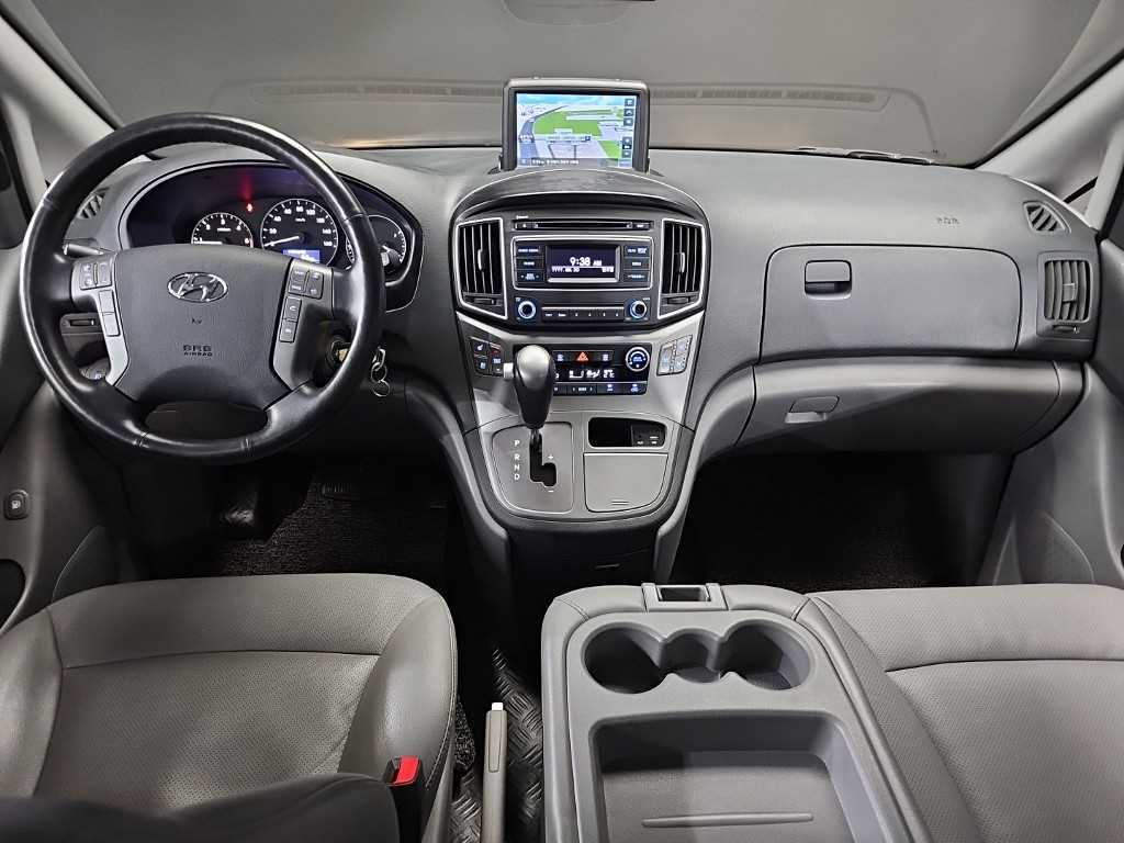HYUNDAI Starex - Vista 7