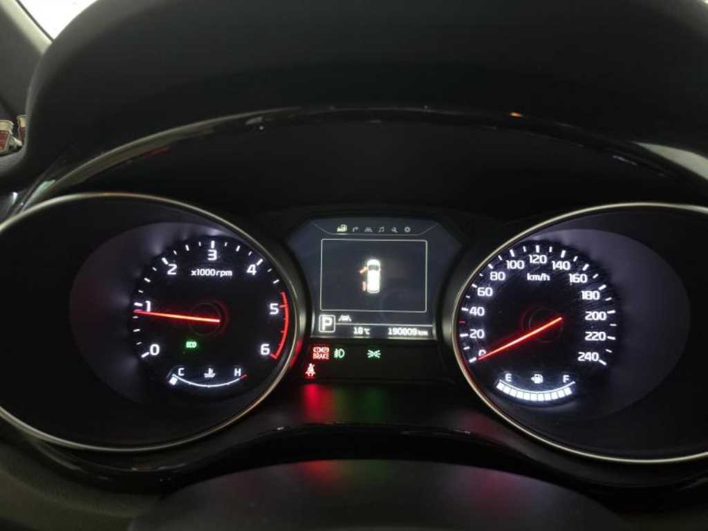 KIA Carnival - Vista 8