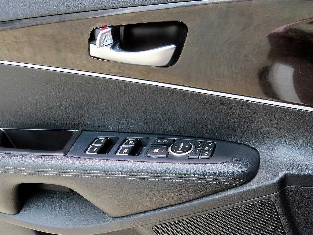 KIA Sorento - Vista 11