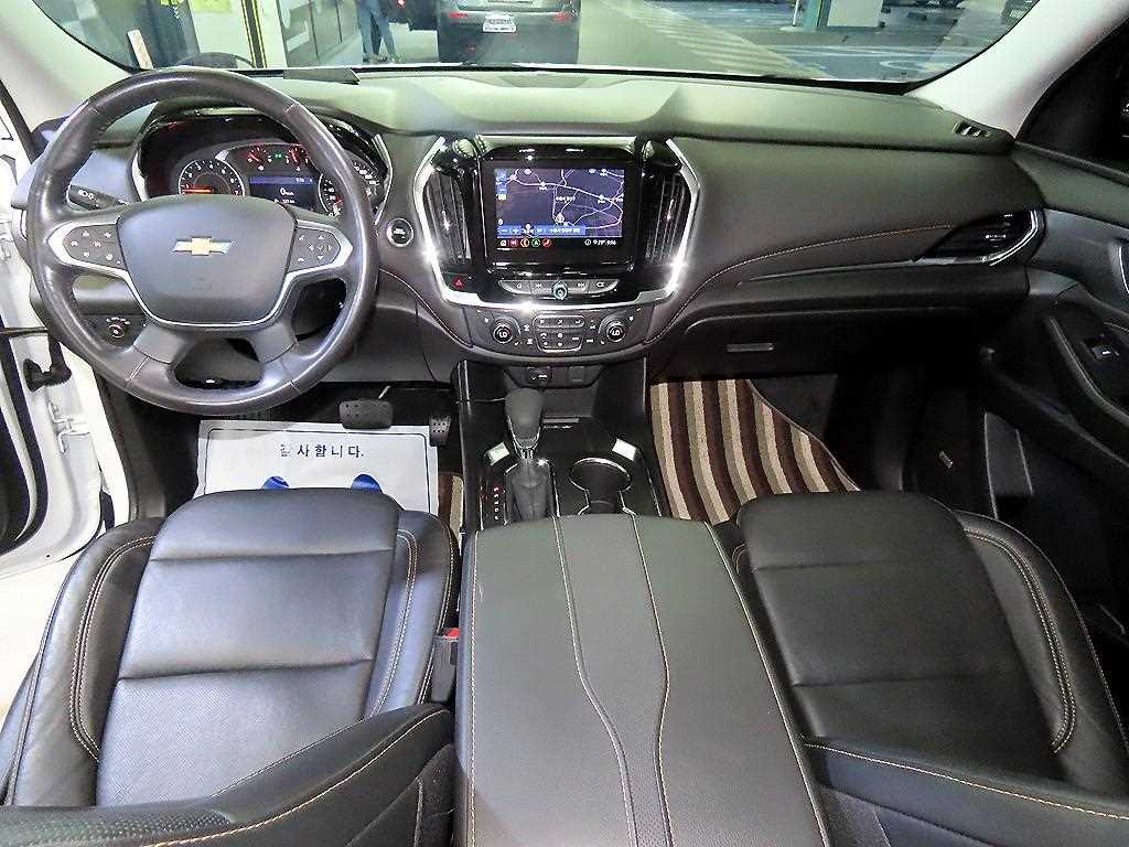 Chevrolet Travers - Vista 10