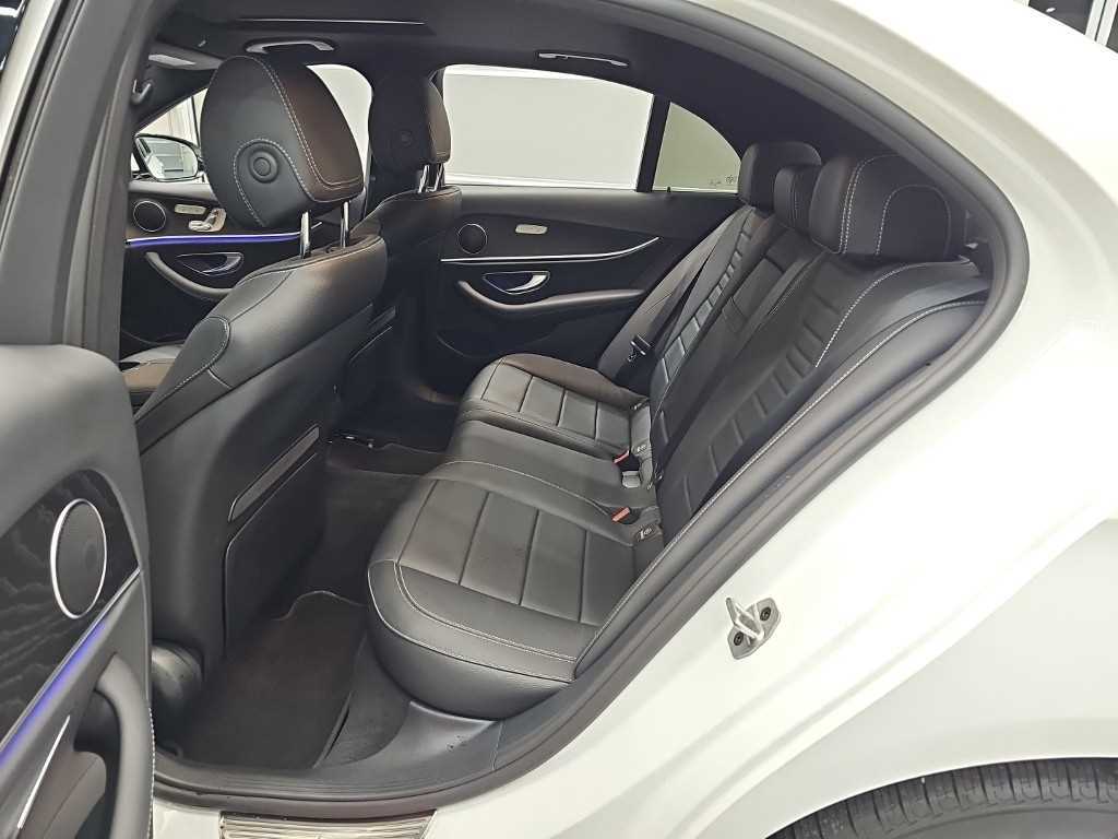 Mercedes Benz E class - Vista 12