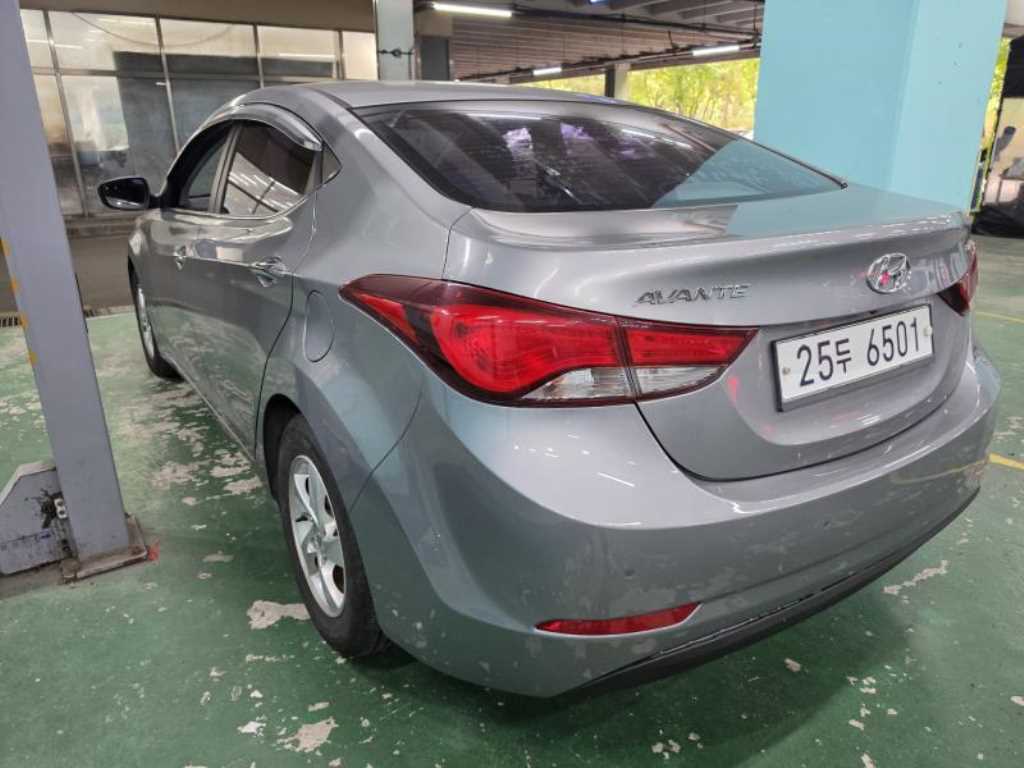 HYUNDAI Avante - Vista 4