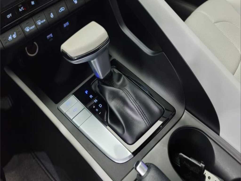 HYUNDAI Avante - Vista 10