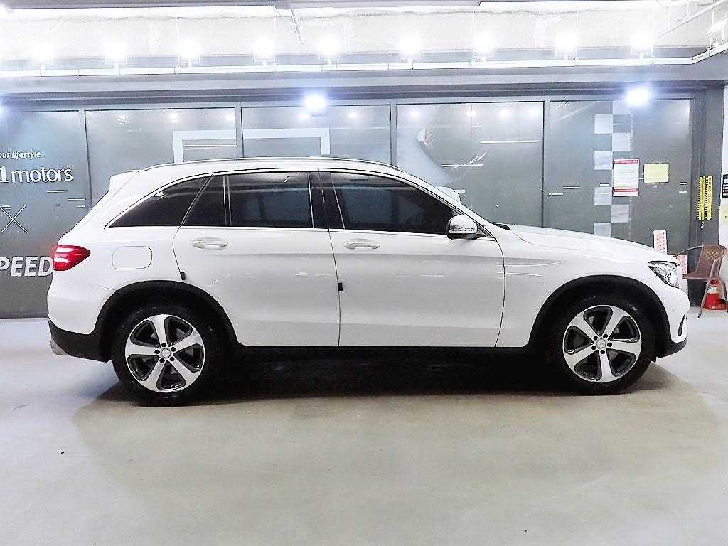 Mercedes Benz GLC Class - Vista 3