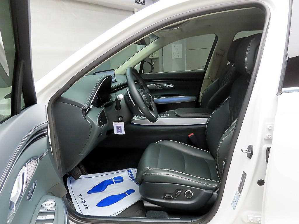 Genesis GV70 - Vista 5