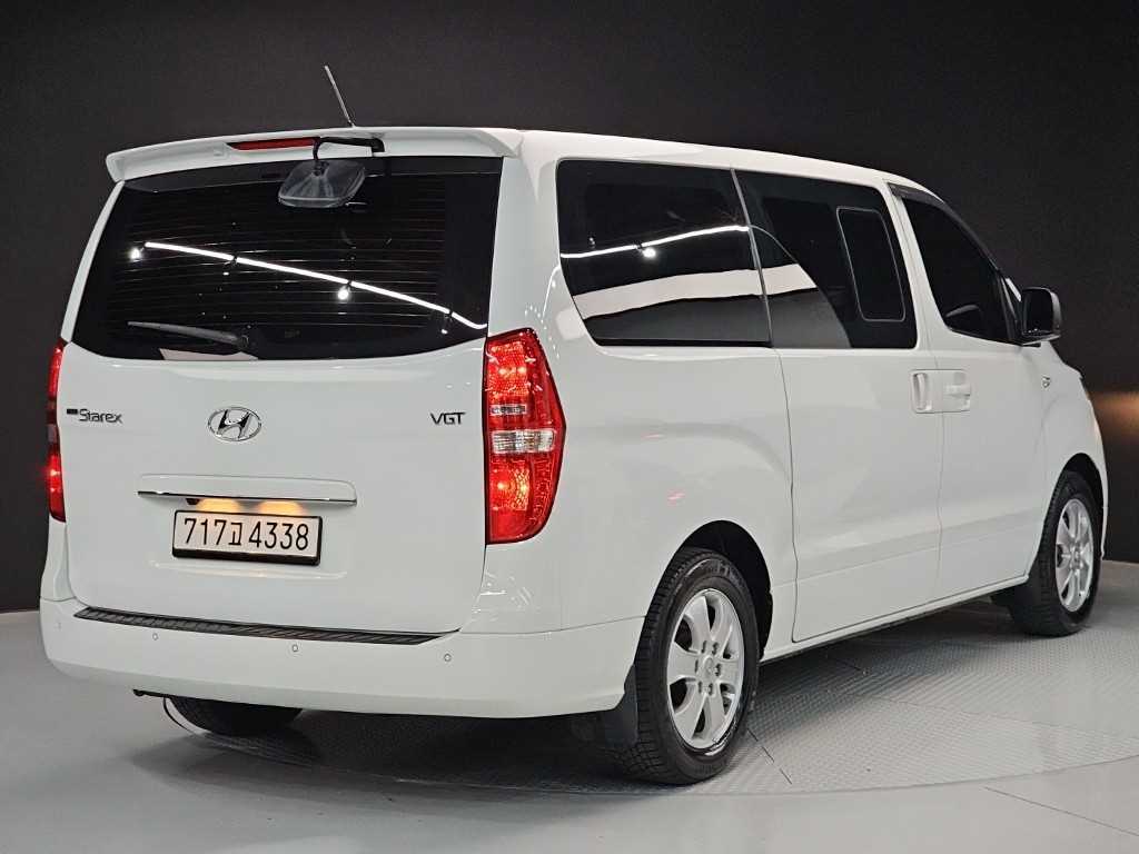 HYUNDAI Starex - Vista 4