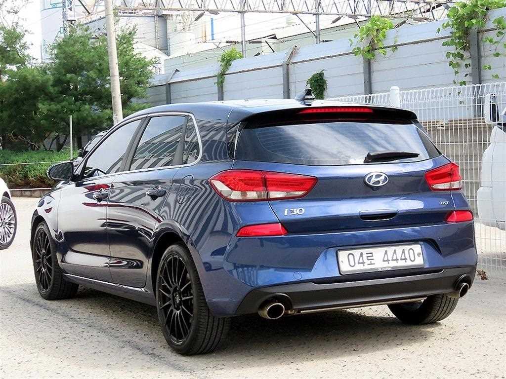 HYUNDAI i30 - Vista 3