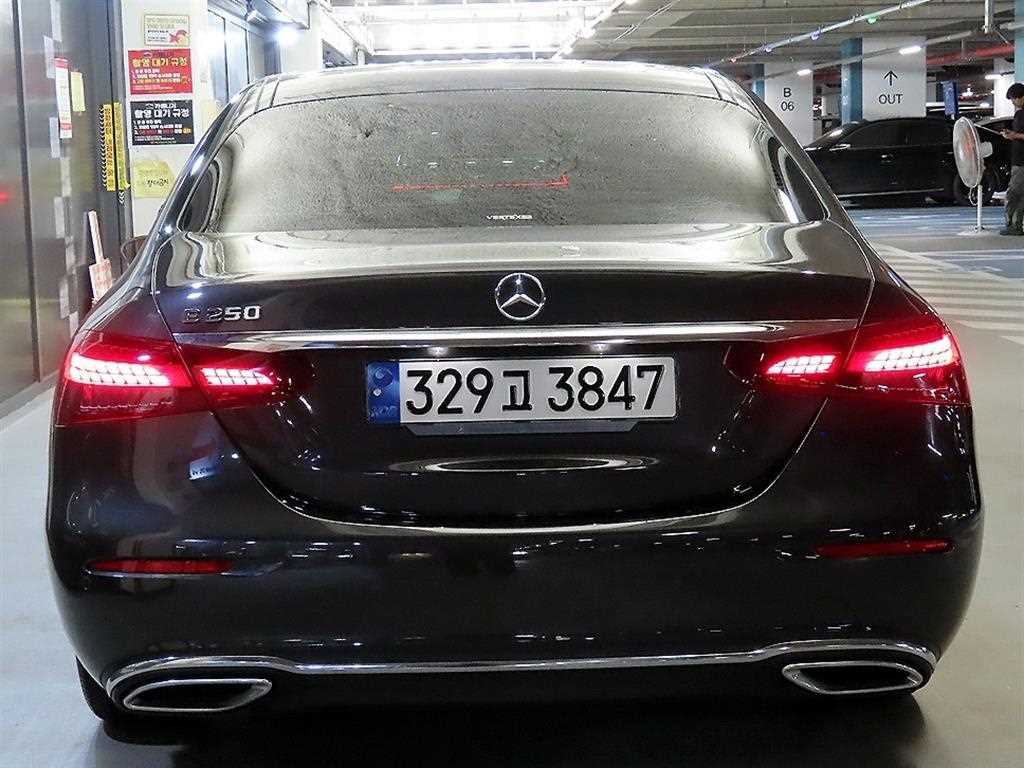 Mercedes Benz E class - Vista 5