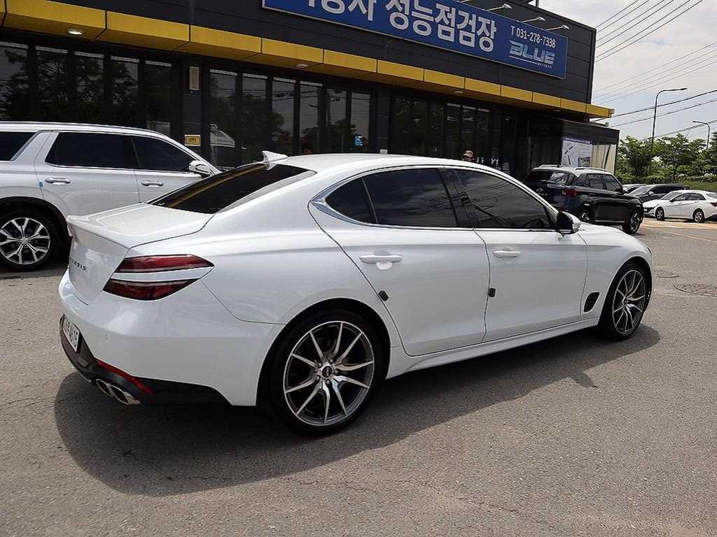Genesis G70 - Vista 3