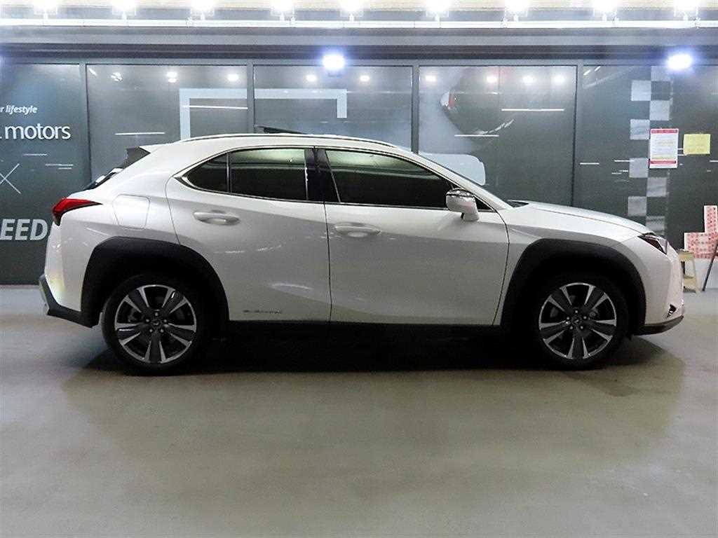 Lexus UX - Vista 3