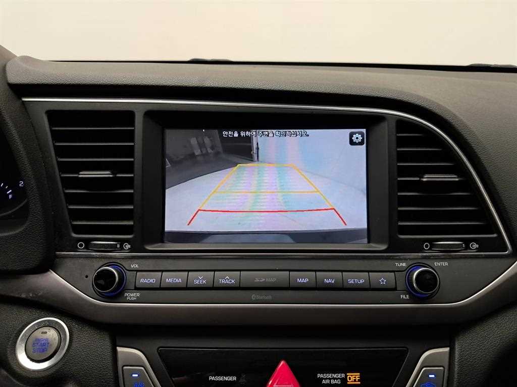 HYUNDAI Avante - Vista 10