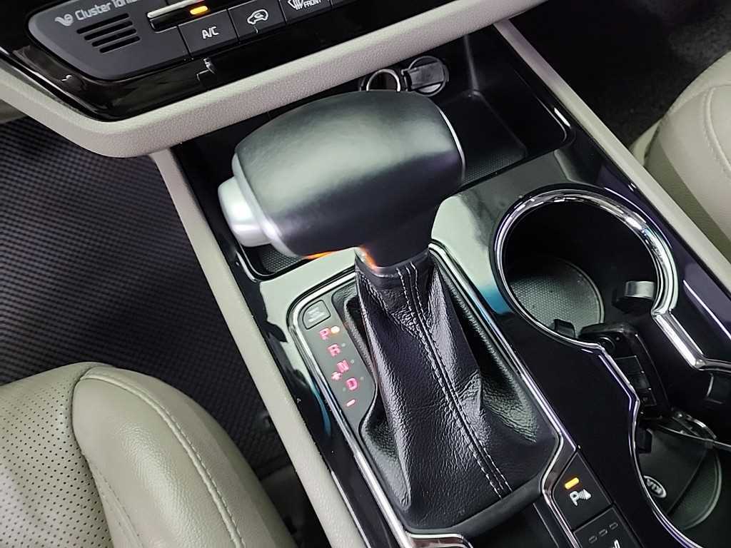 KIA Carnival - Vista 8