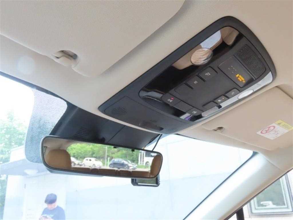 KIA Carnival - Vista 10