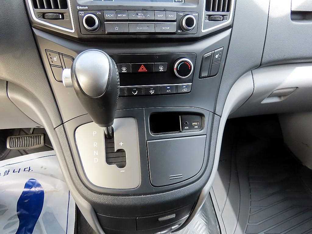 HYUNDAI Starex - Vista 10