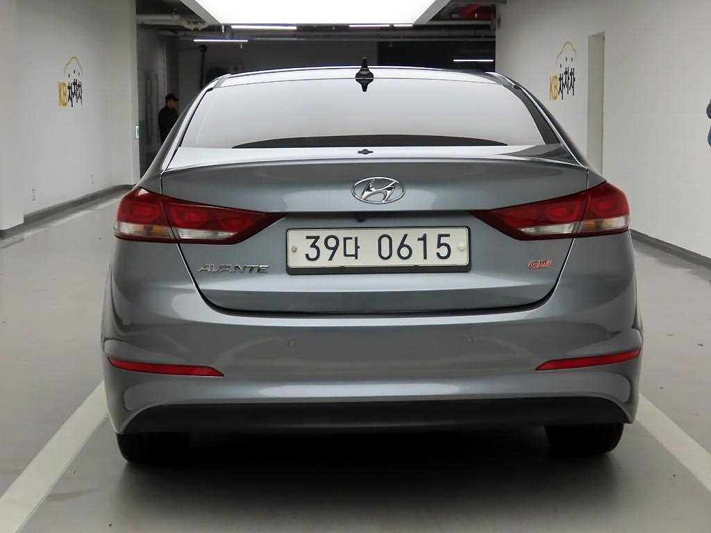 HYUNDAI Avante - Vista 3
