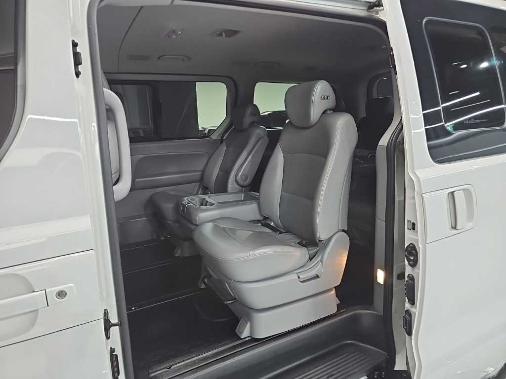 HYUNDAI Starex - Vista 12