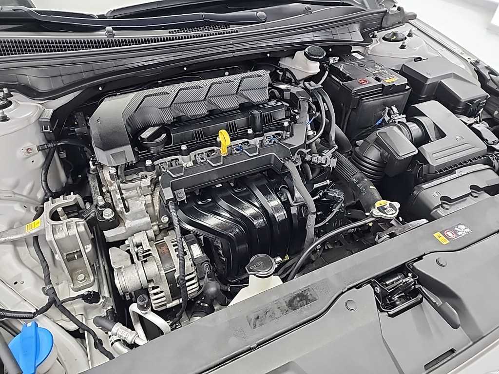 HYUNDAI Avante - Vista 5