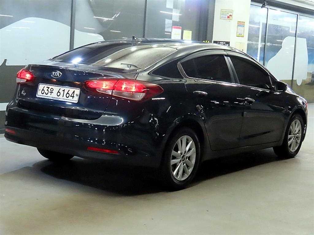 KIA K3 - Vista 4
